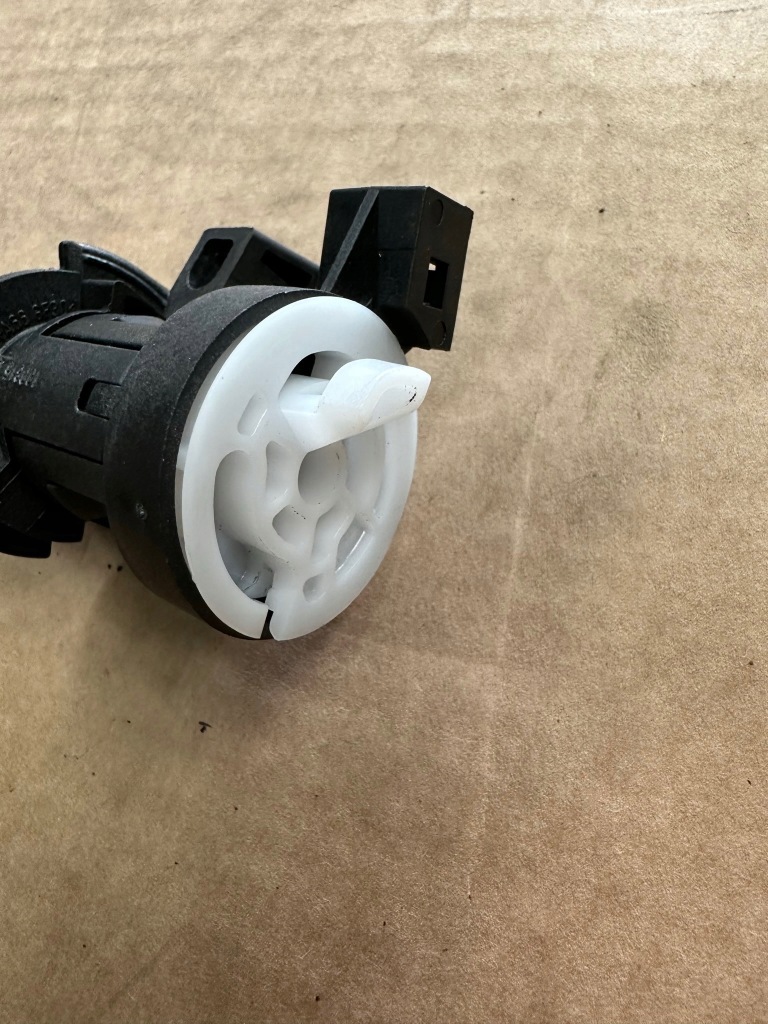 фото №5, Замок задний крышки, ключ mercedes s klasa w222