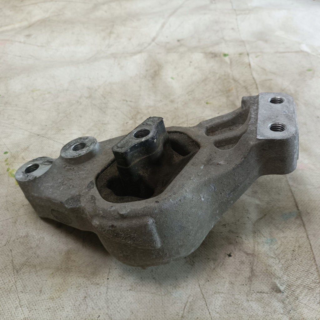 Купить Mercedes w163 98-łapa подушка правый 46535 1-3 usa