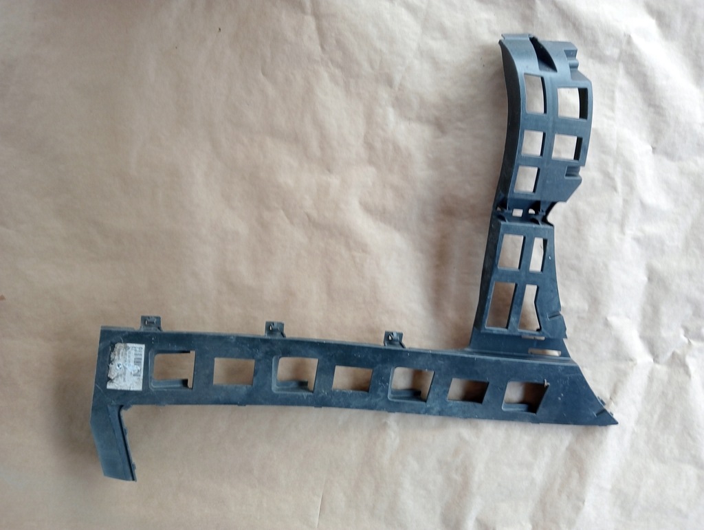 фото №1, Направляющая кронштейн бампера левый задняя passat b6