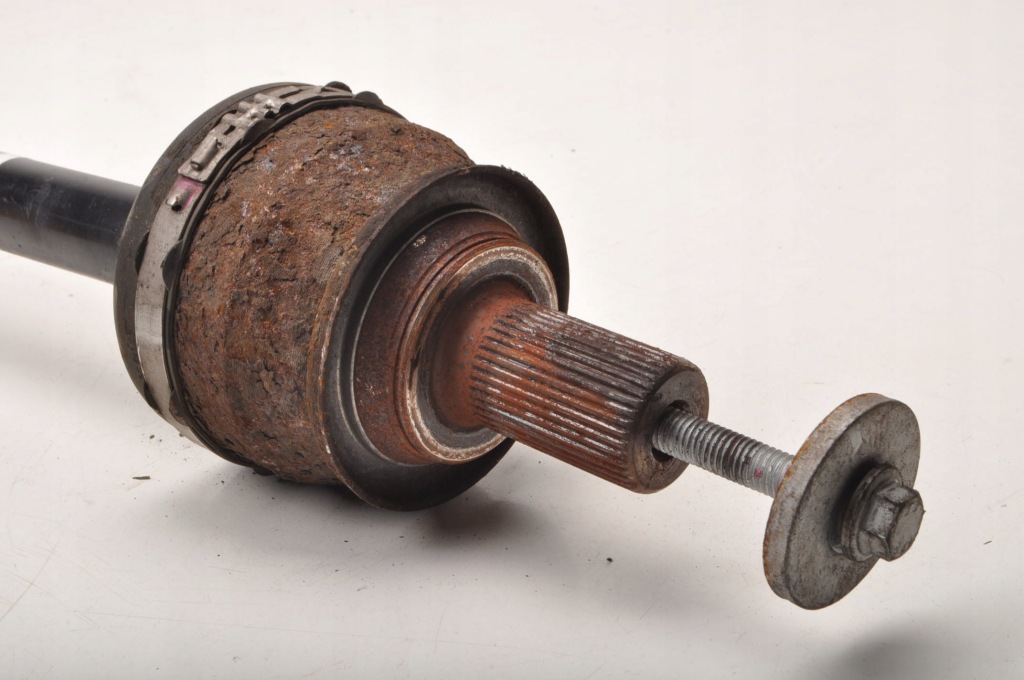 Volvo xc60 2 xc90 2 t8 hybrid 2.0 16v 405km приводной вал правая задняя 31367202 Киев