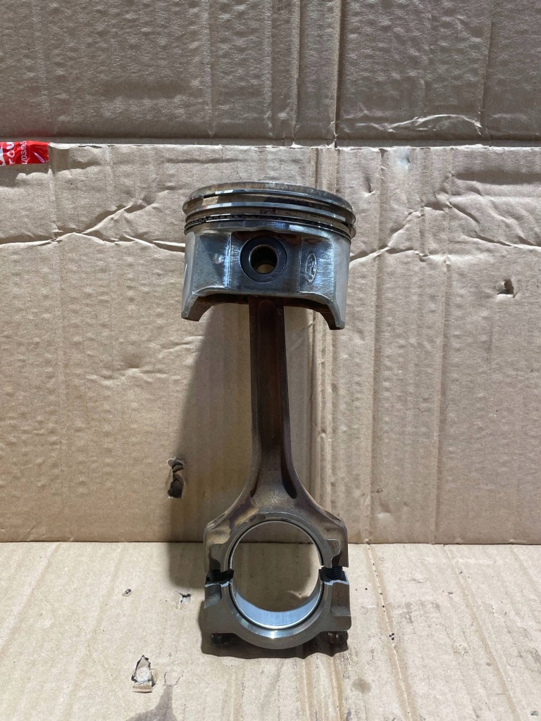 Купить Ford fiesta поршень