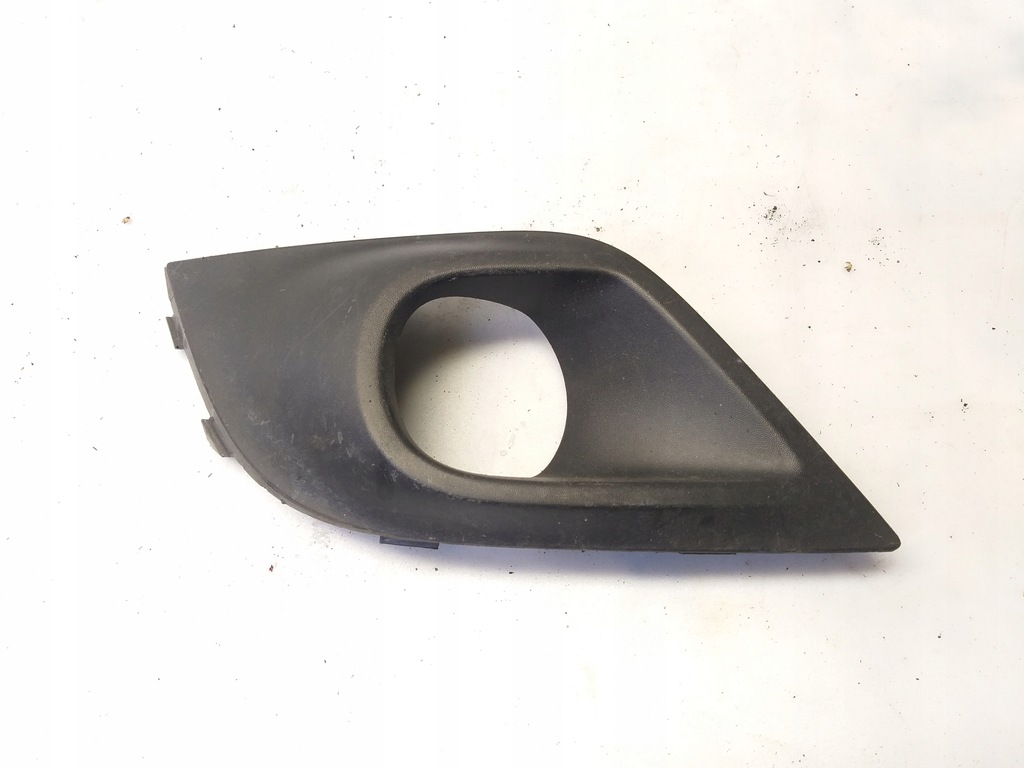 фото №1, Решітка бампера права clio iv 261a39715r