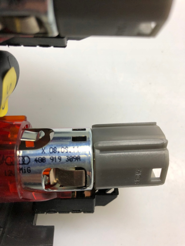 фото №5, Панель тормоза разъём audi 8u0919305