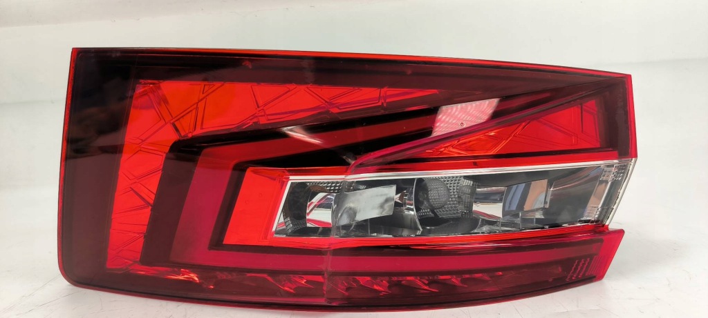 фото №1, Лампа права задня 3v5945208a skoda superb iii