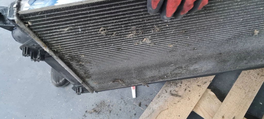 A6 c6 рестайлінг  радіатор води 3.0 tfsi v6 4f0121251af Оригінал