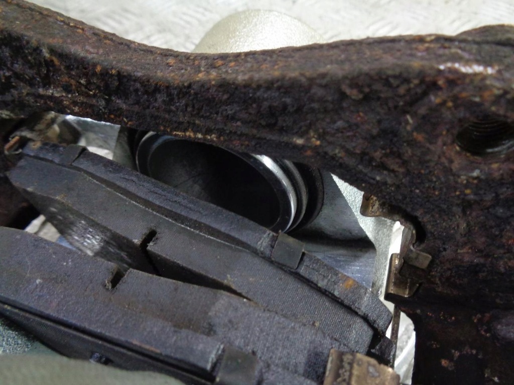 фото №7, Суппорт тормозной + скоба левый перед передний kia ceed 1 i 2.0 crdi 2006-