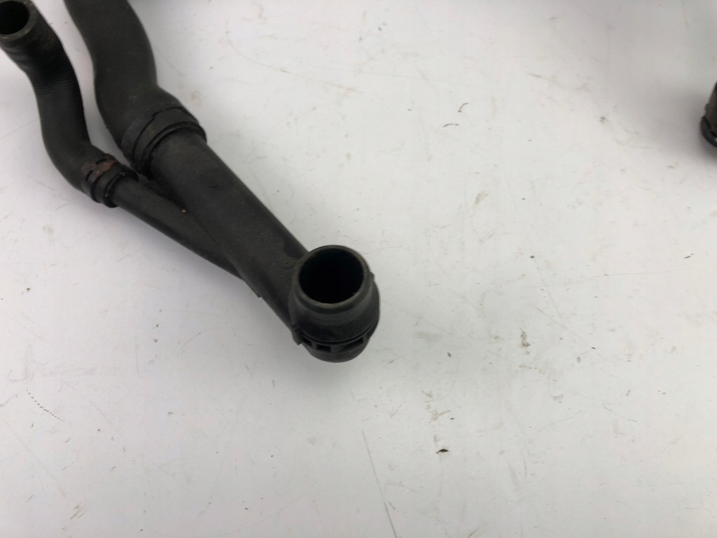 Vw seat skoda audi труба пабтрубок  шланг воды 5q0122051ar Оригинал