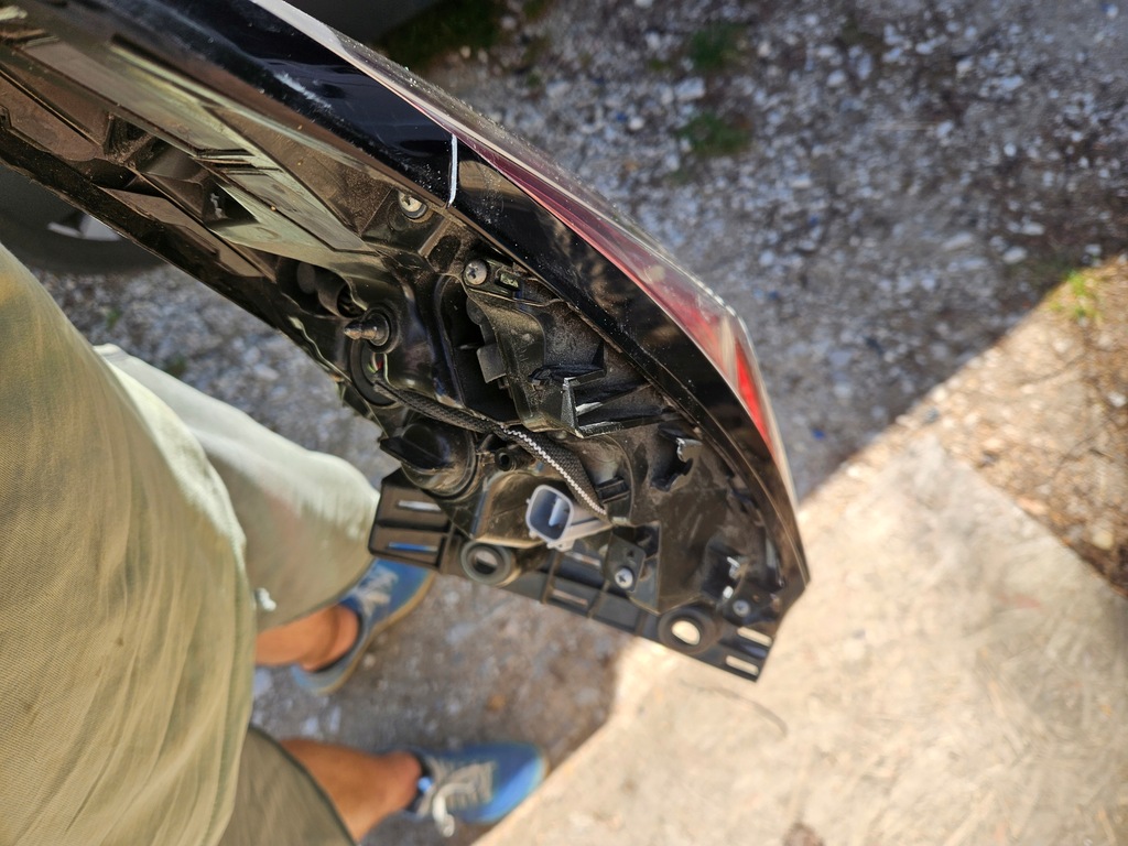 фото №11, Toyota оригинальный номер 81560-f4031 chr лампа led