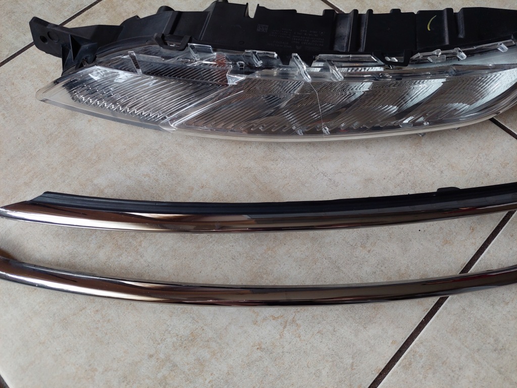 Фонарь  led - левая - молдинг декоративная - citroen c4 picasso 2 - рестайлинг  - 2016 Доставка