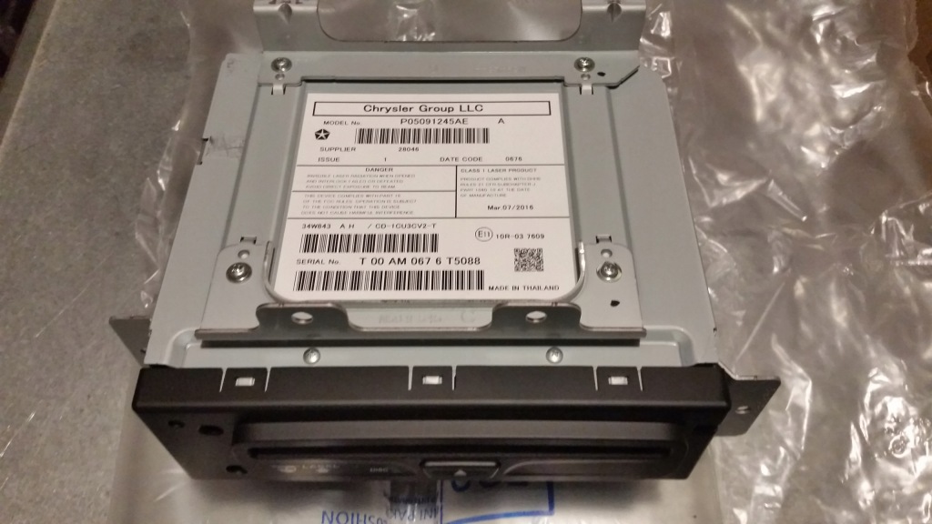 фото №1, Програвач дисків cd grand cherokee 05091245ae