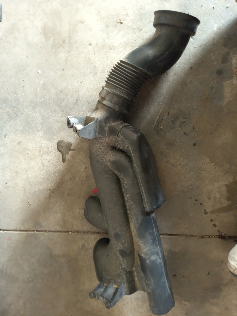 фото №1, Воздухозаборник ловушка воздуха opel zafira 1.8 633688635