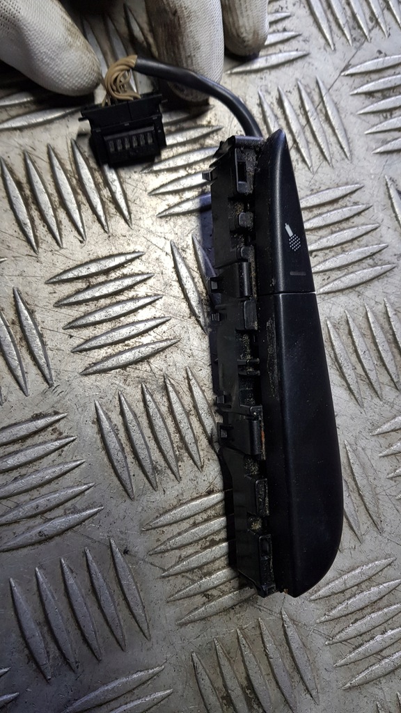 фото №3, Mercedes w211 кнопка радио taxi 2118214251