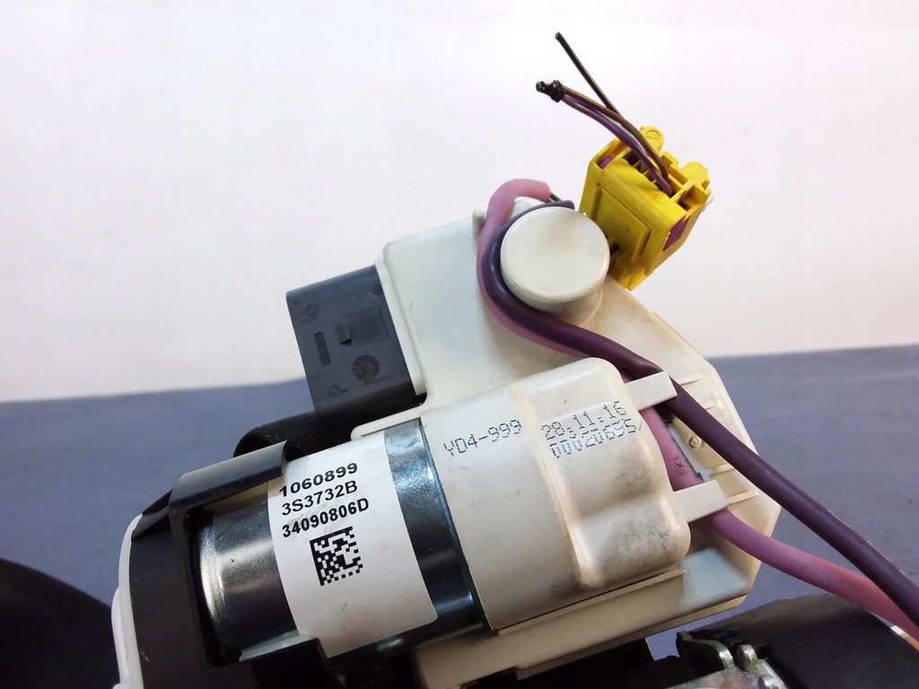 фото №4, Audi a8 d4 ремни правый przóð правый 4h0857706