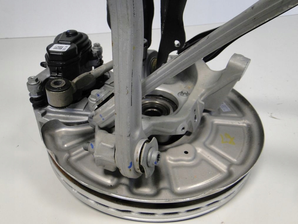 фото №4, Mercedes 205 gt 190 sl r231 супорт amg задня