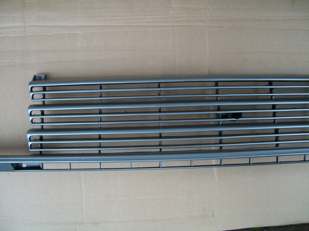 фото №5, Nissan sunny b11 82 85 86 решётка радиатора nowa van wezel 3311510 62310-11a04 ???