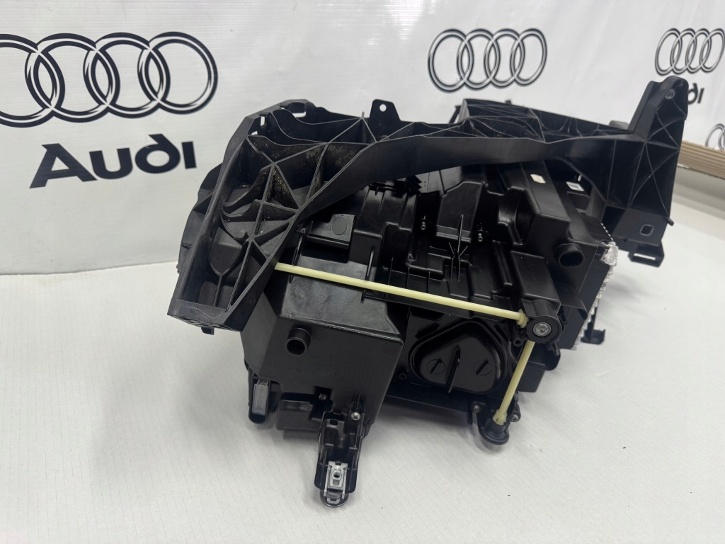 фото №9, Audi e-tron q4 89a 2021-2025 full led matrix лампа правая передняя + направляющая