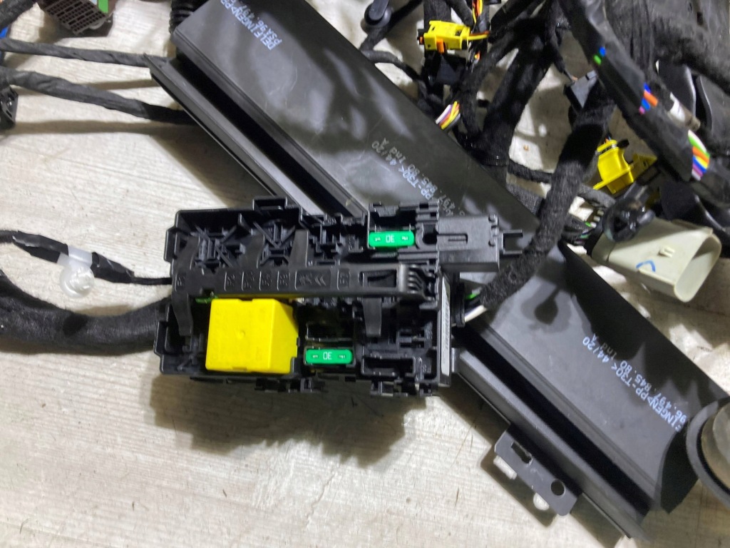 Citroen c3 aircross 2021 жгут пол салона в Украине