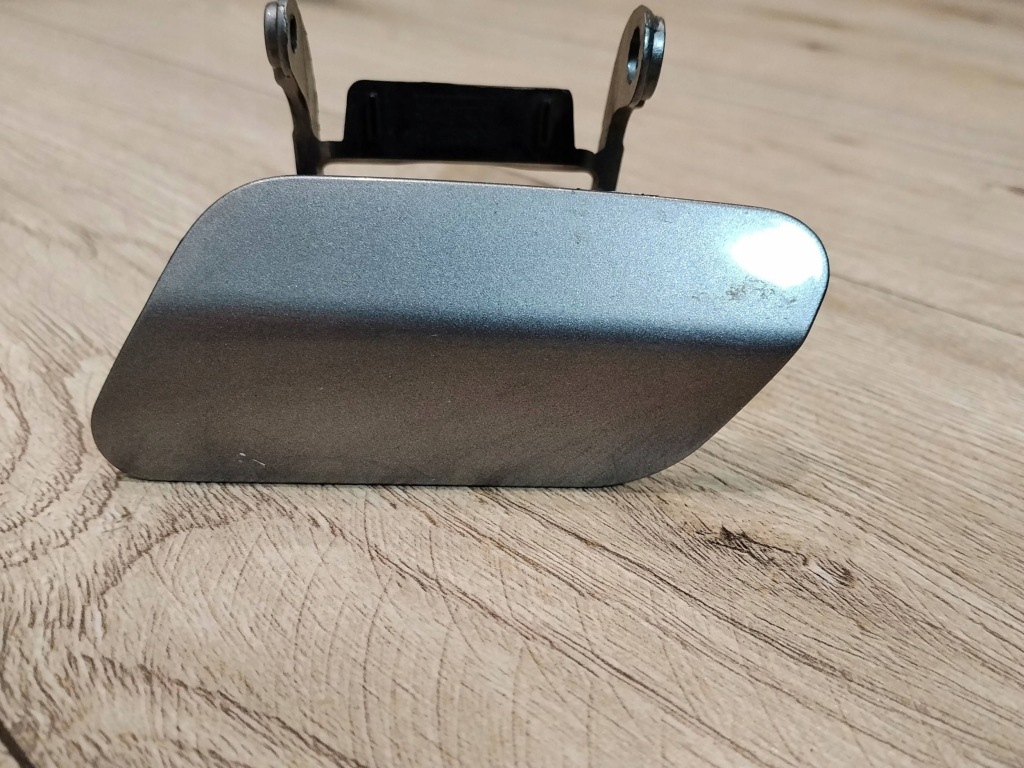 Заглушка распылителя бампера перед левая серебристая a52 bmw 6 f13 8052711 Оригинал