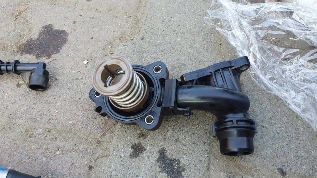 фото №1, Термостат корпус bmw 2 f45 f46 218dx 19r 90770828