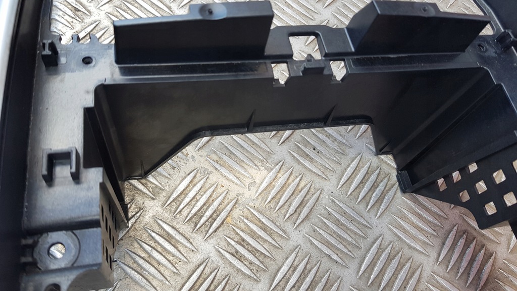 фото №11, Mercedes w169 рамка середня перемикачів радіо панелі