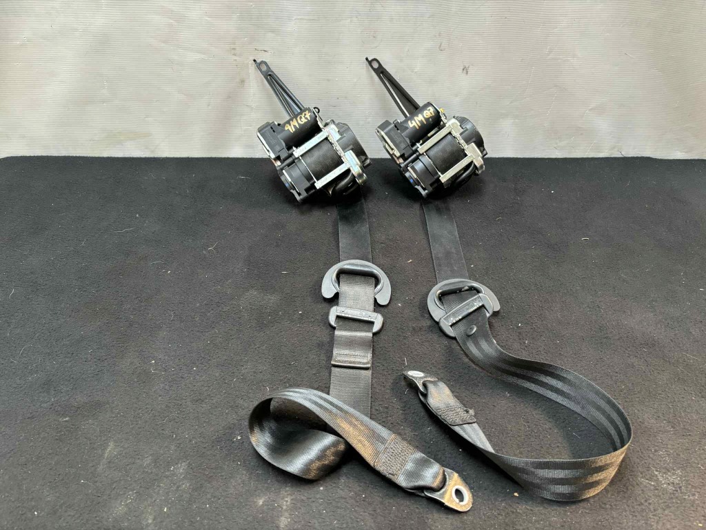 Купити Audi q7 ремінь безпеки перед правий 4m0857706m