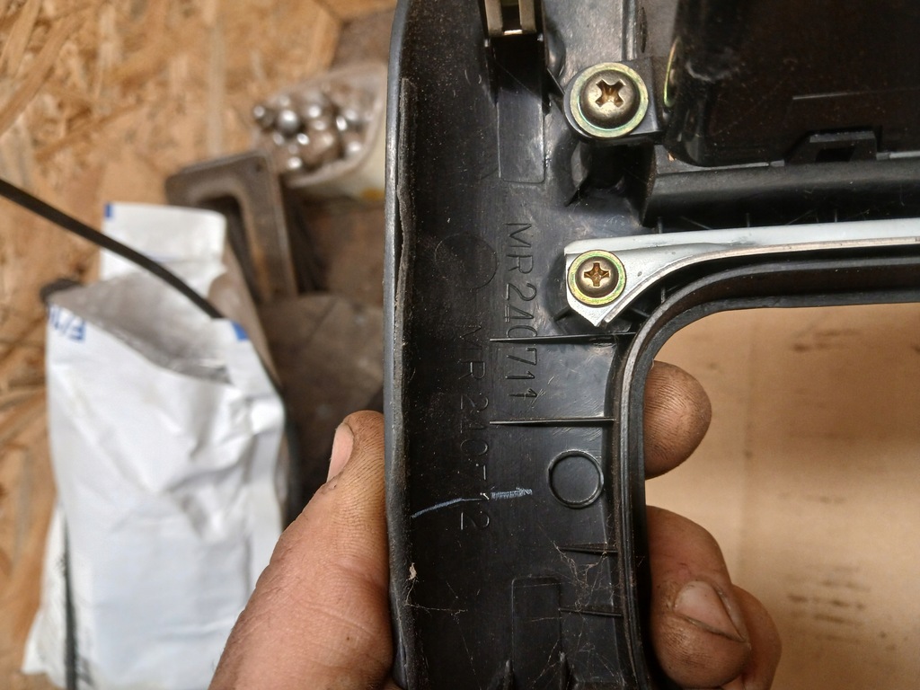 фото №8, Mitsubishi pajero sport i 3.0 v6 консоль / приборная панель