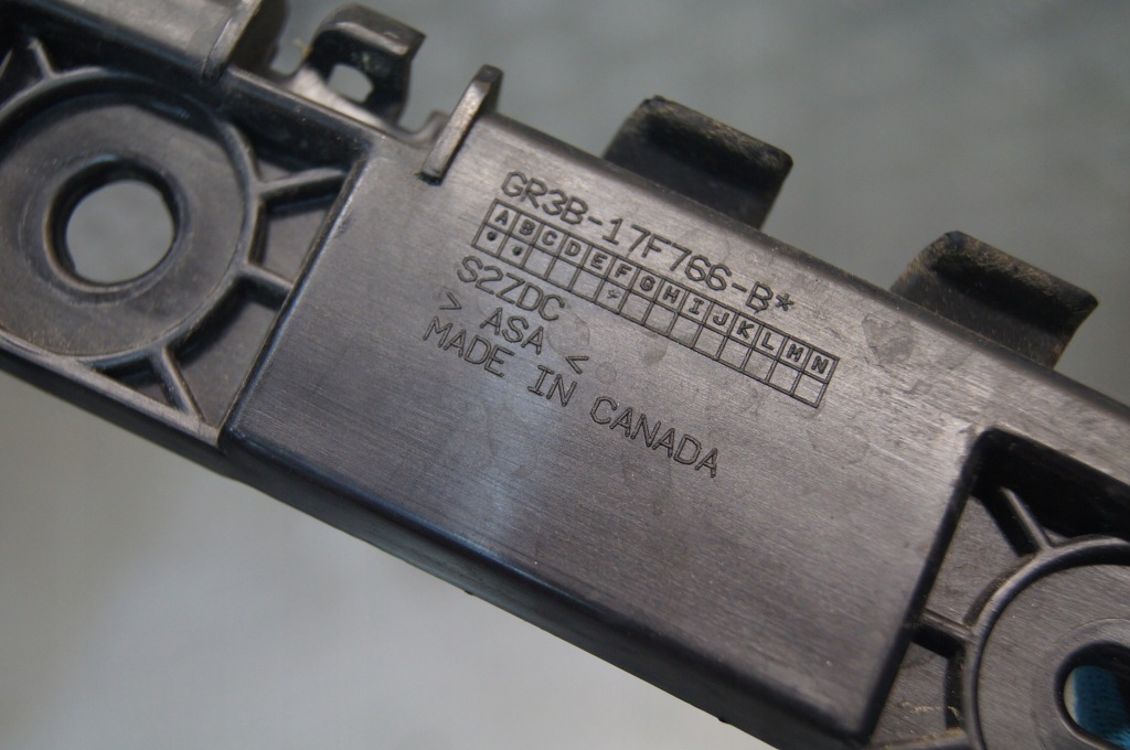 Ford mustang vi 5.0 кронштейн бампера правый задняя Недорого