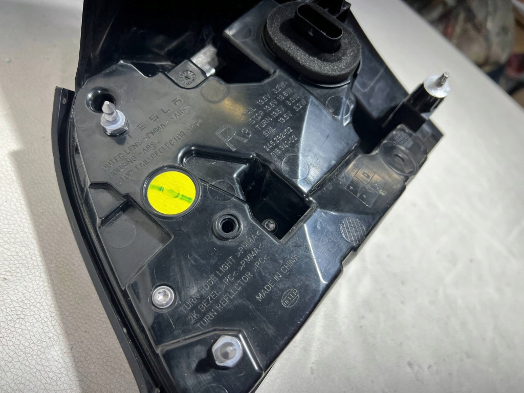 Лампа права правий задній tesla model 3 y 1502087-99-d Ціна