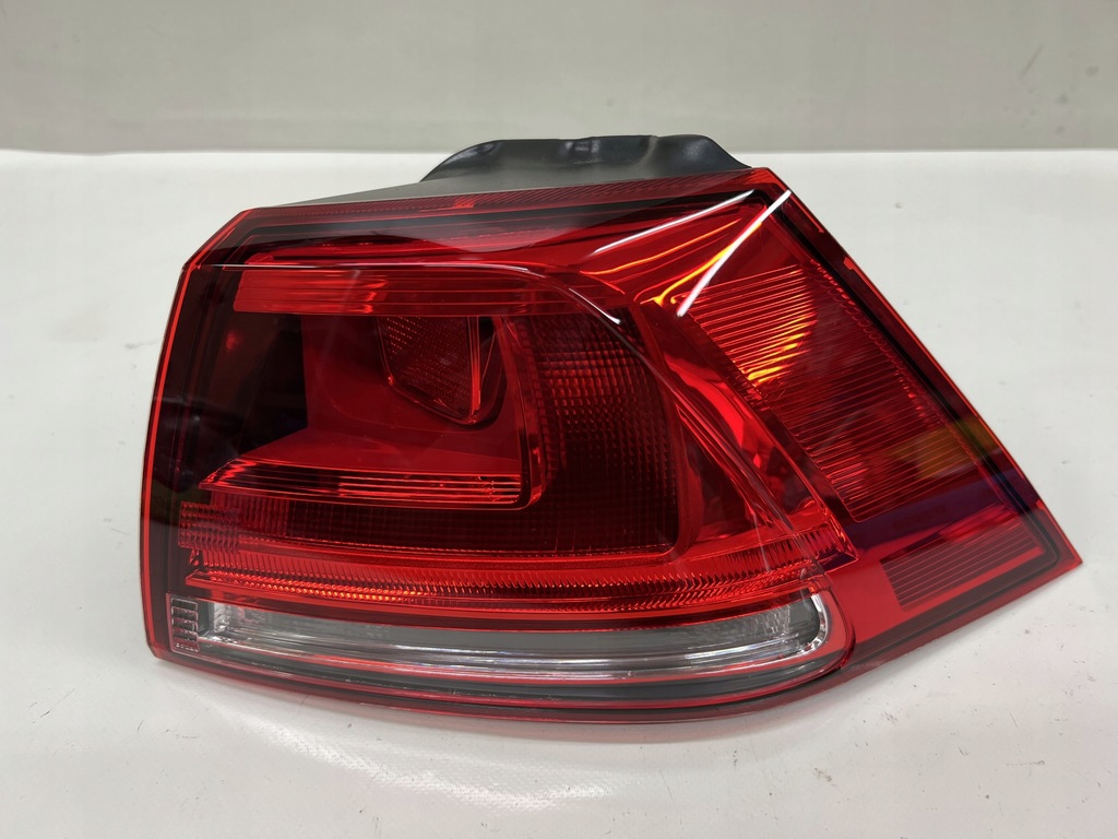 фото №1, Vw golf vii лампа правый задняя 5g0945096m