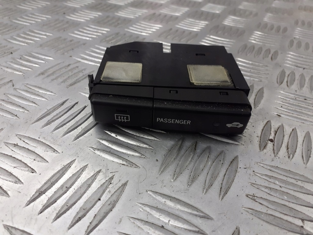 фото №1, Кнопка подогрев задний стекло avensis t25