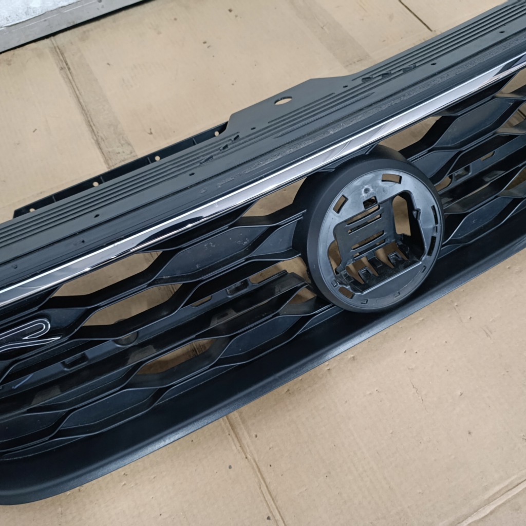 Решітка радіатора решітка  vw taigo r-line 2g7853651 Доставка