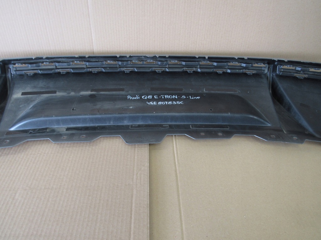 фото №10, Audi q8 e-tron s- line спойлер бампера задняя