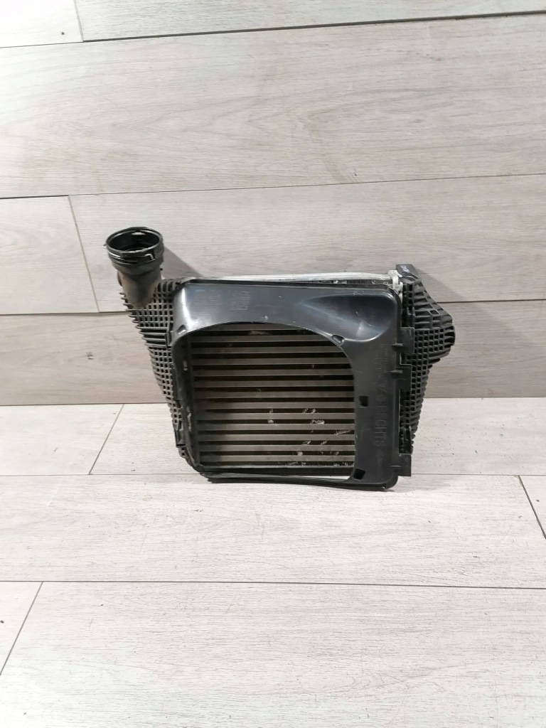 фото №1, Macan интеркулер правый 95b145804b