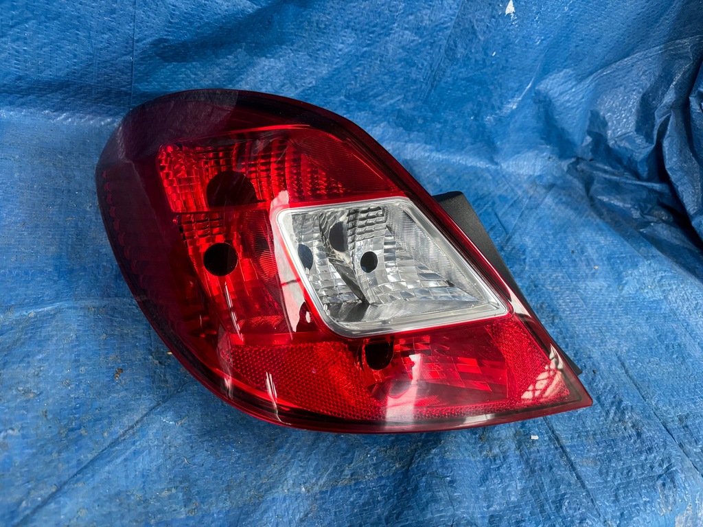 фото №1, Opel corsa d 5d левая задняя лампа