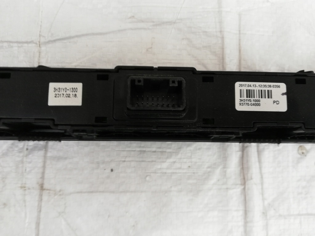 фото №5, Молдинг нижняя консоли панели hyundai i30 iii europa