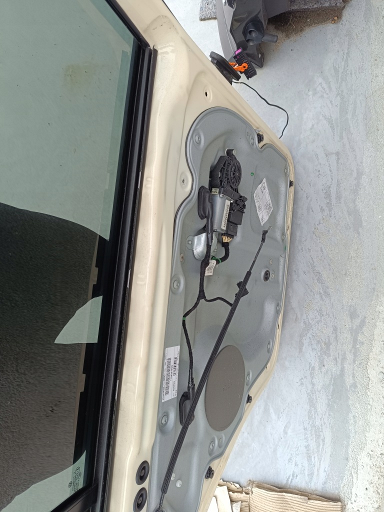 фото №3, Дверь левая задние задняя vw touran 10-15 r115 kompl.