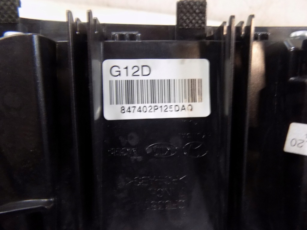 фото №4, Kia sorento ii lift панель защита рамка радио