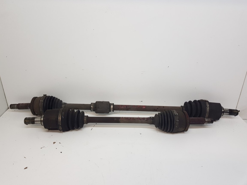 фото №1, Hyundai i20 lift приводной вал правая комплектная 1,1crdi 12-14r