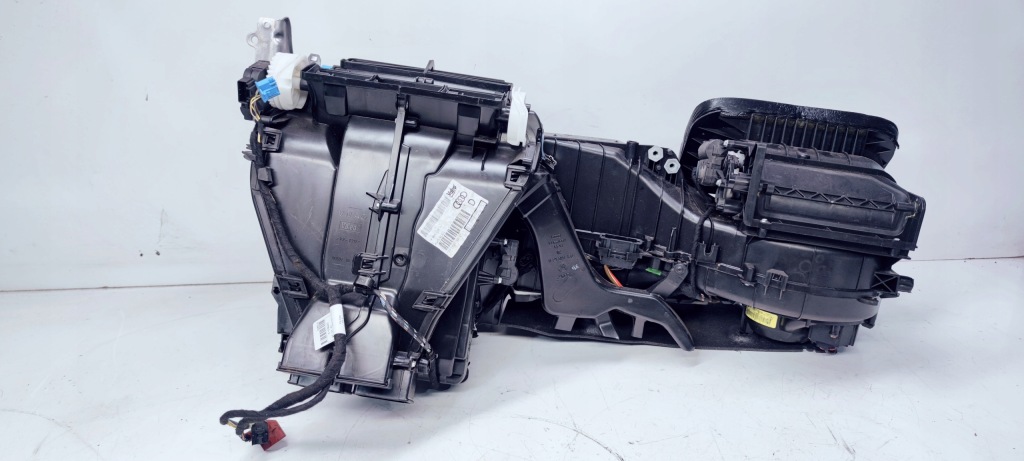 фото №1, Обігрівач комплектна audi a3 8p lift 8p1820003q