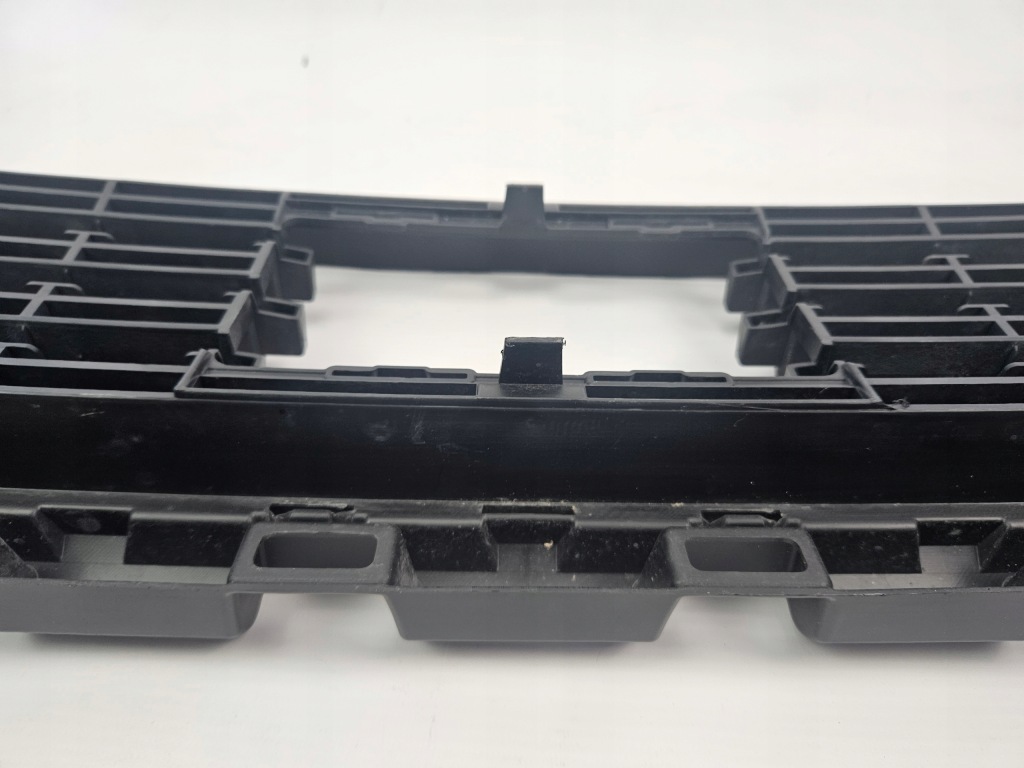 фото №14, Peugeot 308 ii t9 lift 2017 - решётка средняя бампера перед радар