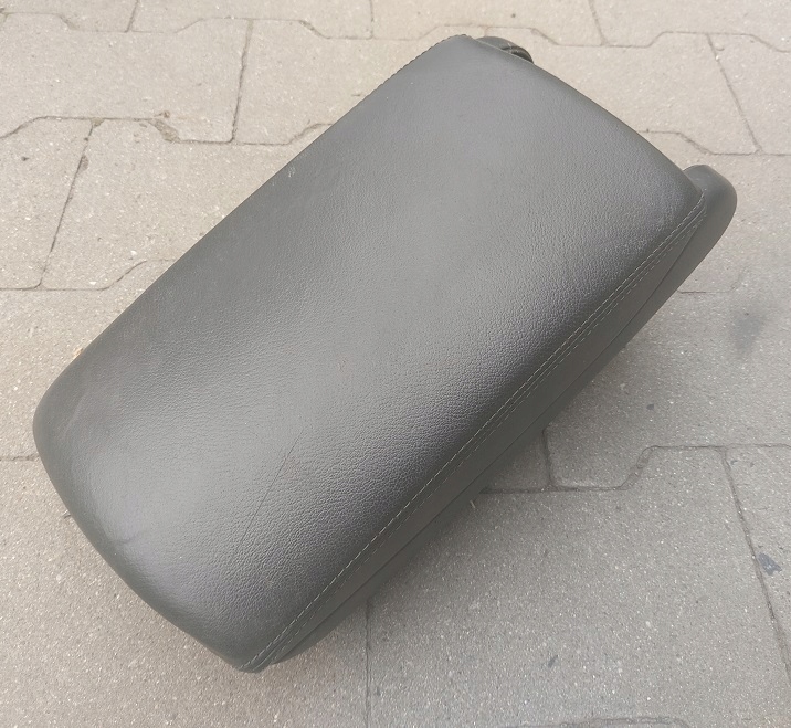 фото №1, Audi a6 c6 4f0 подлокотник перед кожа 4f0864114