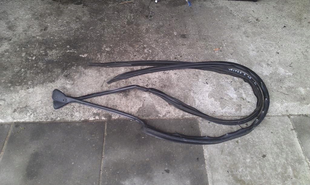 фото №1, Opel vectra b - прокладка кузовная правая