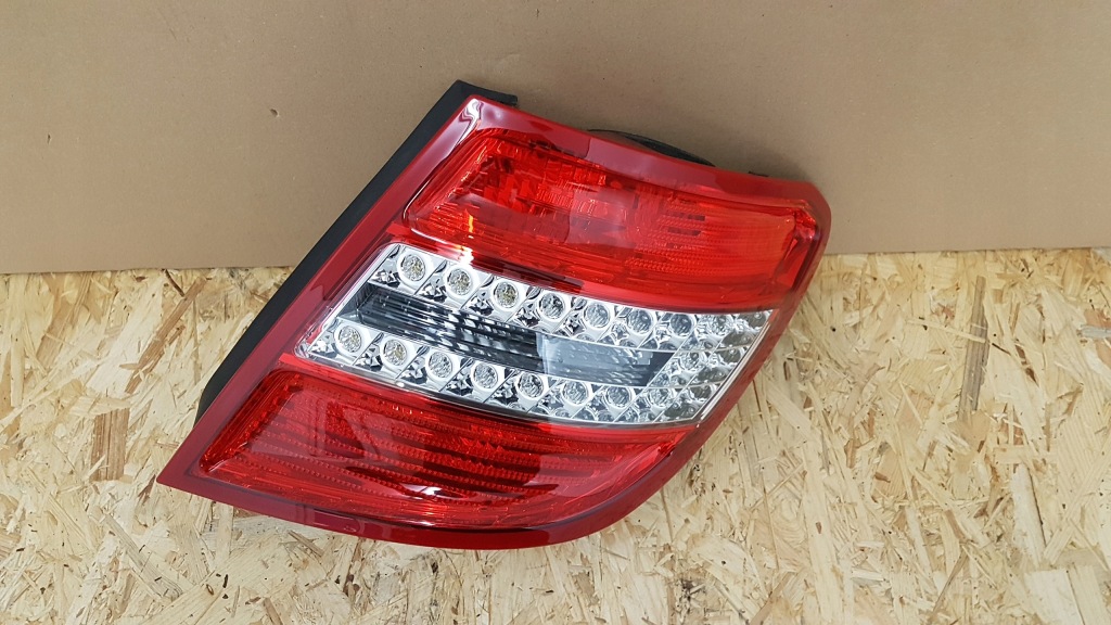 Фара задняя правая mercedes w204 универсал 06-10 led с Разборки
