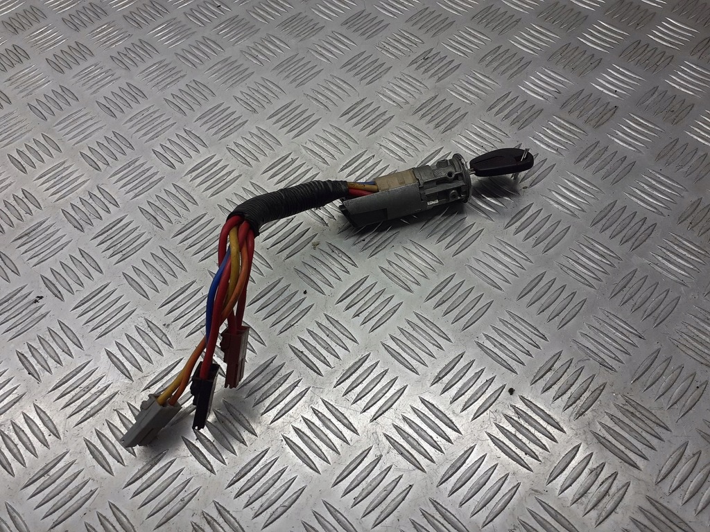 фото №1, Замок зажигания с ключ peugeot expert 9041220837