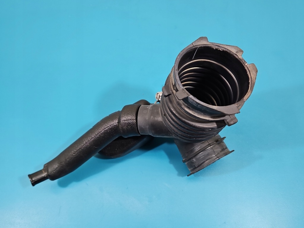 Труба шланг повітрозабірник повітря lexus ct 10-22 17893-37050 1.8 vvti Зі Шроту