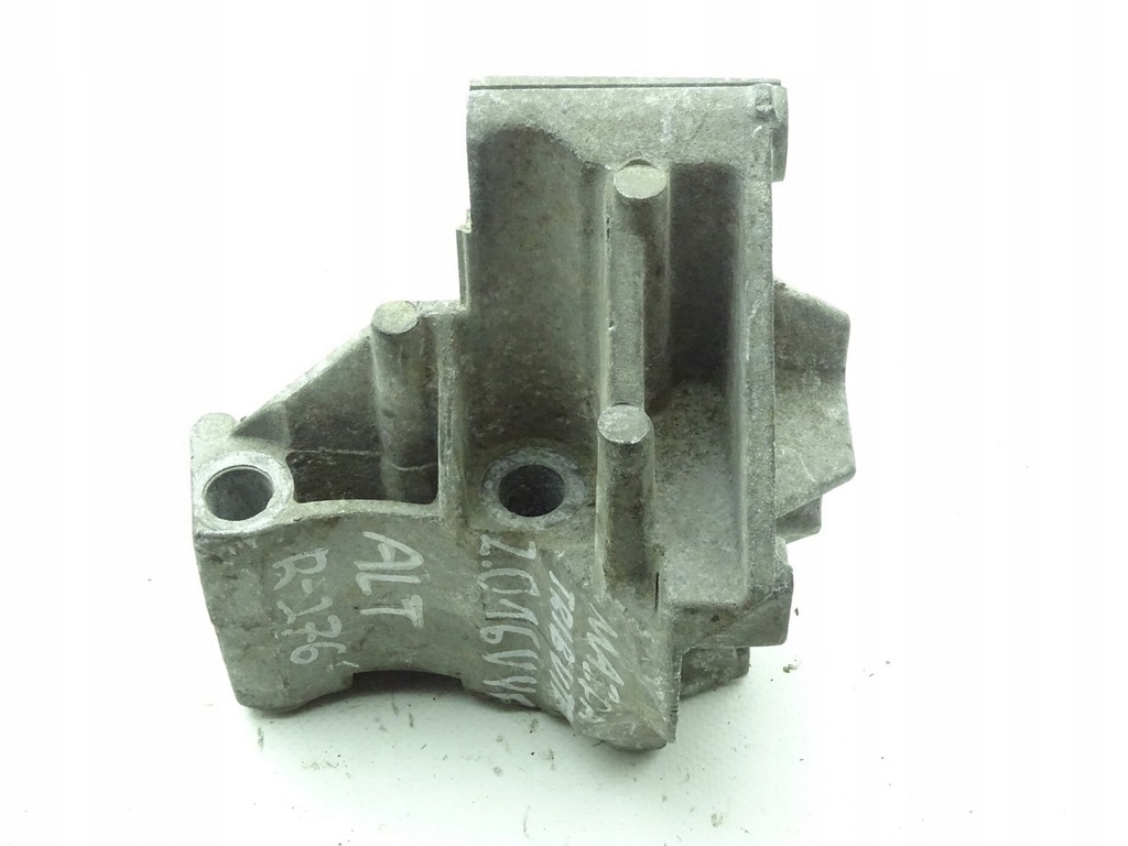 фото №1, Mazda tribute ford maveric 00-04 2.0 16v кронштейн кронштейн генератора yf