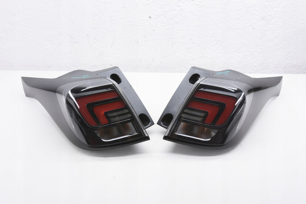 фото №1, Opel crossland lift 23r. лампа левая правая задняя w крыло