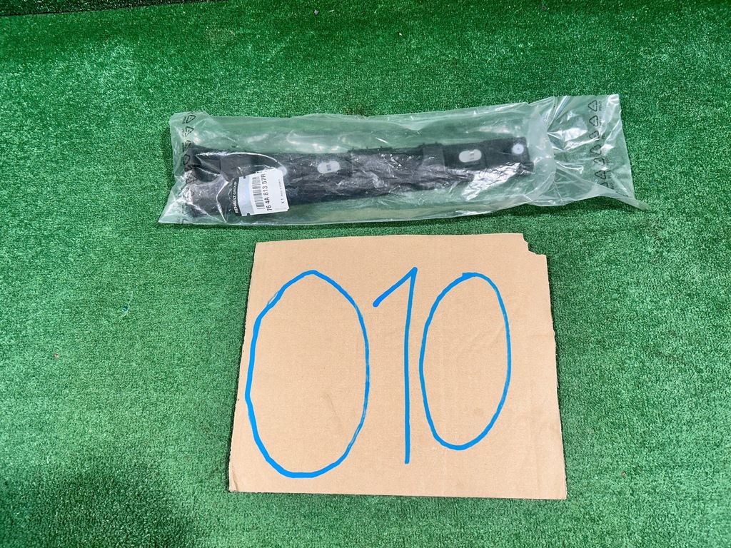 фото №11, Renault zoe кронштейн накладки порога праве 764a81357r