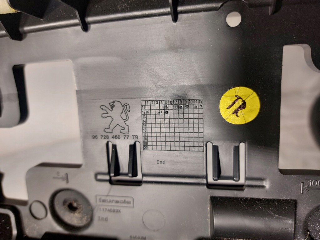 фото №12, Панель консолі панелі dekor peugeot 208 i eu b. гарний