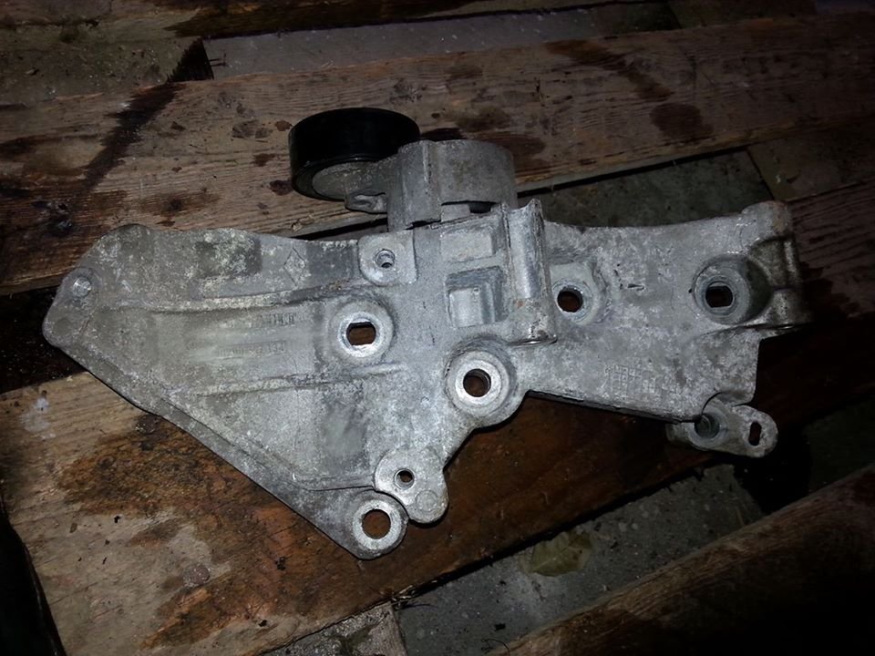 фото №1, Megane ii scenic ii - кронштейн генератора 8200327134